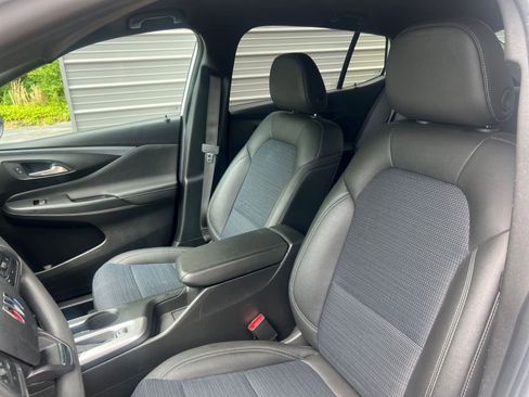 Used 2025 Buick Envista Preferred FWD image 31