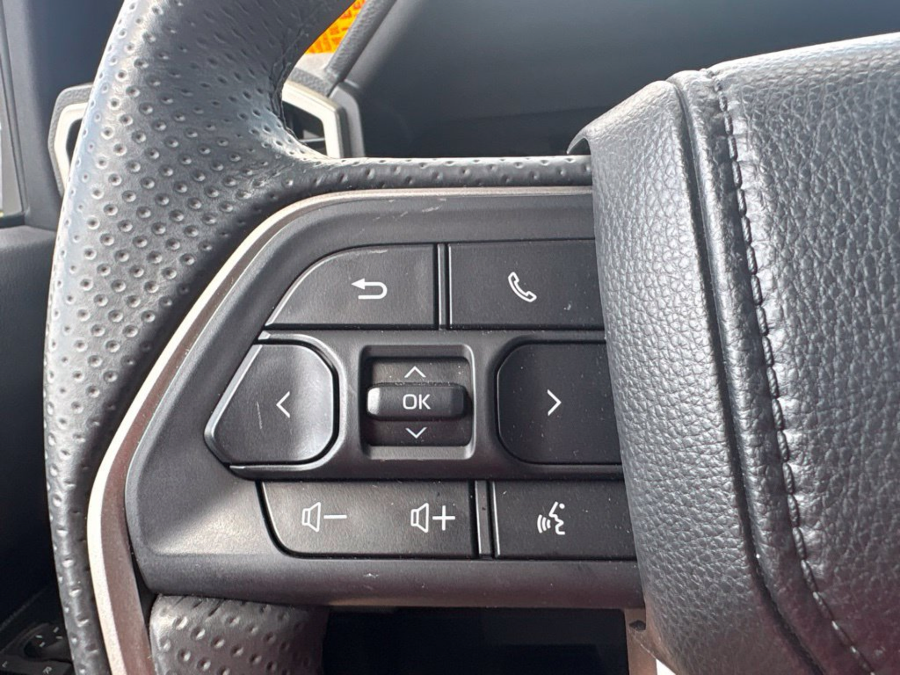 Used 2025 Toyota 4Runner SR5 AWD/4WD image 8