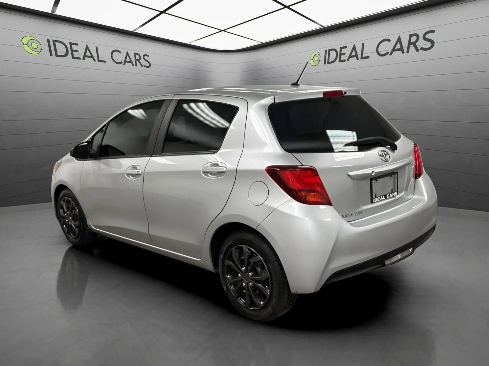 Used 2017 Toyota Yaris L w/ Carpet Mat Package FWD image 7