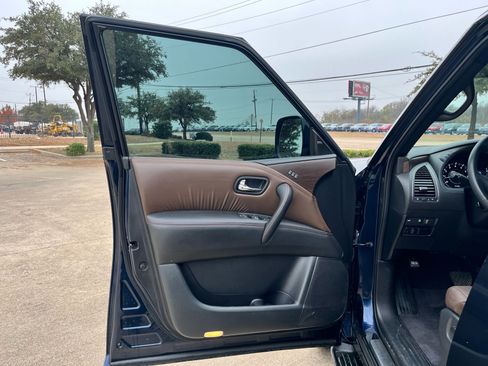 Used 2018 Nissan Armada Platinum w/ Interior Lighting Package image 12