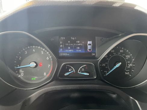 Used 2018 Ford Focus SE FWD image 3