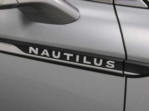 Used 2023 Lincoln Nautilus Reserve FWD image 12
