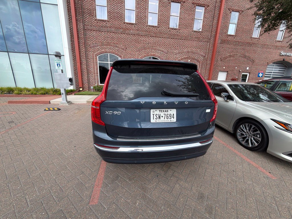 Used 2024 Volvo XC90 T8 Plus w/ Protection Package Premier AWD/4WD image 9