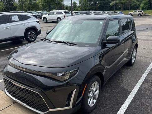 Used 2025 Kia Soul LX w/ LX Technology Package FWD image 2