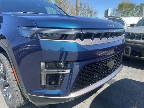 New 2026 Jeep Grand Wagoneer L Limited AWD/4WD image 2