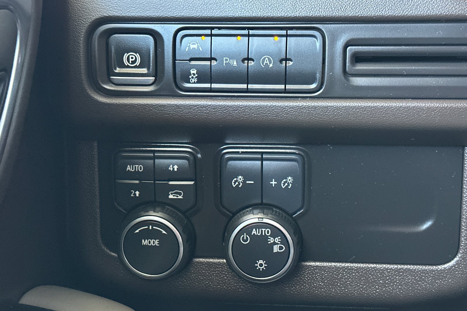 Used 2024 Chevrolet Tahoe LT AWD/4WD image 38