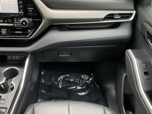 Used 2022 Toyota Highlander XLE image 23