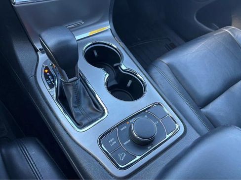 Used 2022 Jeep Grand Cherokee Limited image 25