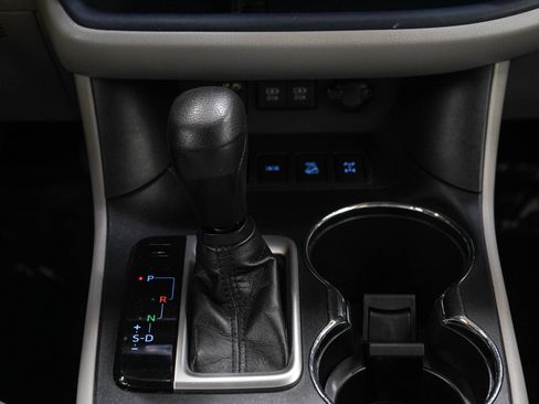 Used 2018 Toyota Highlander LE AWD/4WD image 19