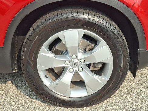 Used 2019 Volvo XC40 T5 Momentum image 8