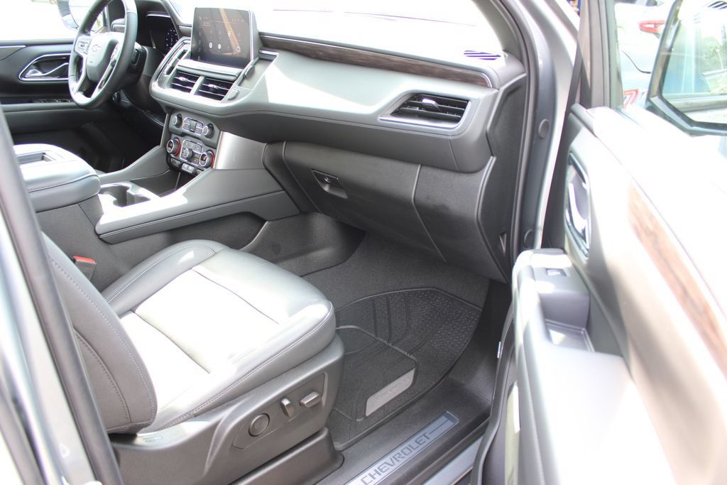 Used 2024 Chevrolet Suburban Z71 w/ Luxury Package AWD/4WD image 52