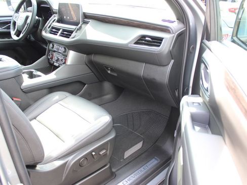 Used 2024 Chevrolet Suburban Z71 w/ Luxury Package AWD/4WD image 52