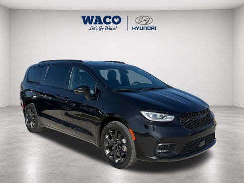 Used 2023 Chrysler Pacifica Touring-L w/ S Appearance Package AWD/4WD image 1
