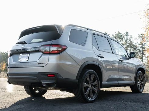 Certified 2024 Honda Pilot Sport image 9