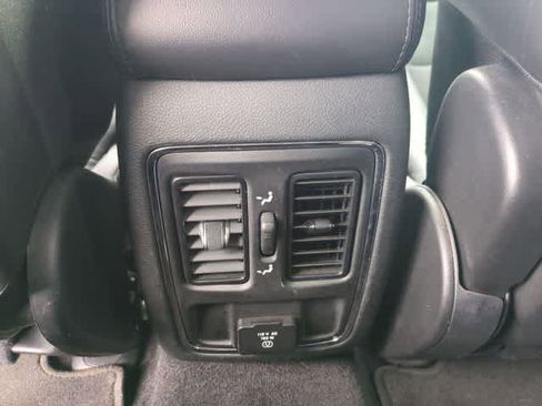 Used 2018 Jeep Grand Cherokee Altitude image 36