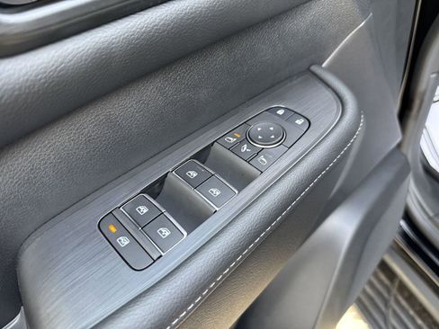 New 2025 Nissan Armada SL image 19