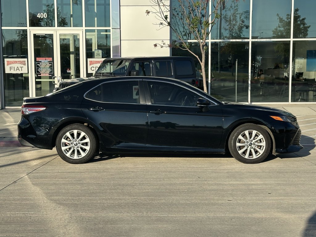 Used 2018 Toyota Camry LE w/ Moonroof Package FWD image 3