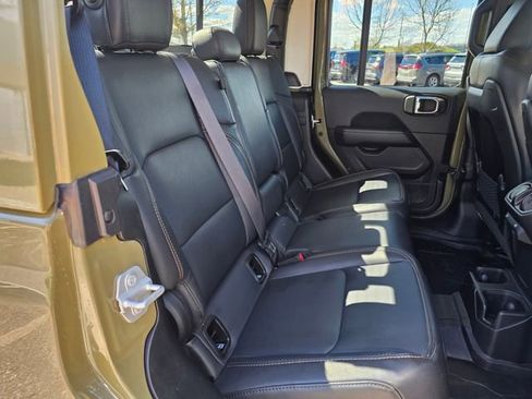 Used 2025 Jeep Gladiator Sport AWD/4WD image 15