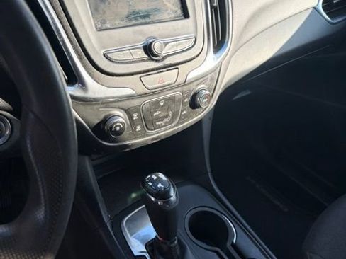 Used 2019 Chevrolet Equinox LT FWD image 10