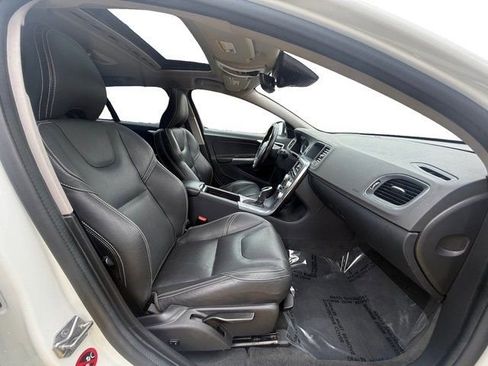 Used 2018 Volvo V60 T5 Dynamic w/ Vision Package image 14