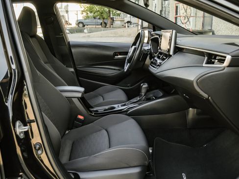 Used 2022 Toyota Corolla Hatchback image 31