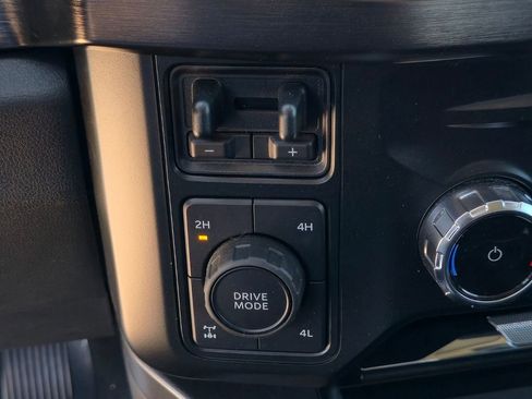 Used 2023 Ford F250 Lariat w/ Black Appearance Package image 25