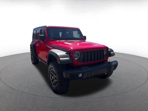 Used 2025 Jeep Wrangler Unlimited Rubicon AWD/4WD image 3