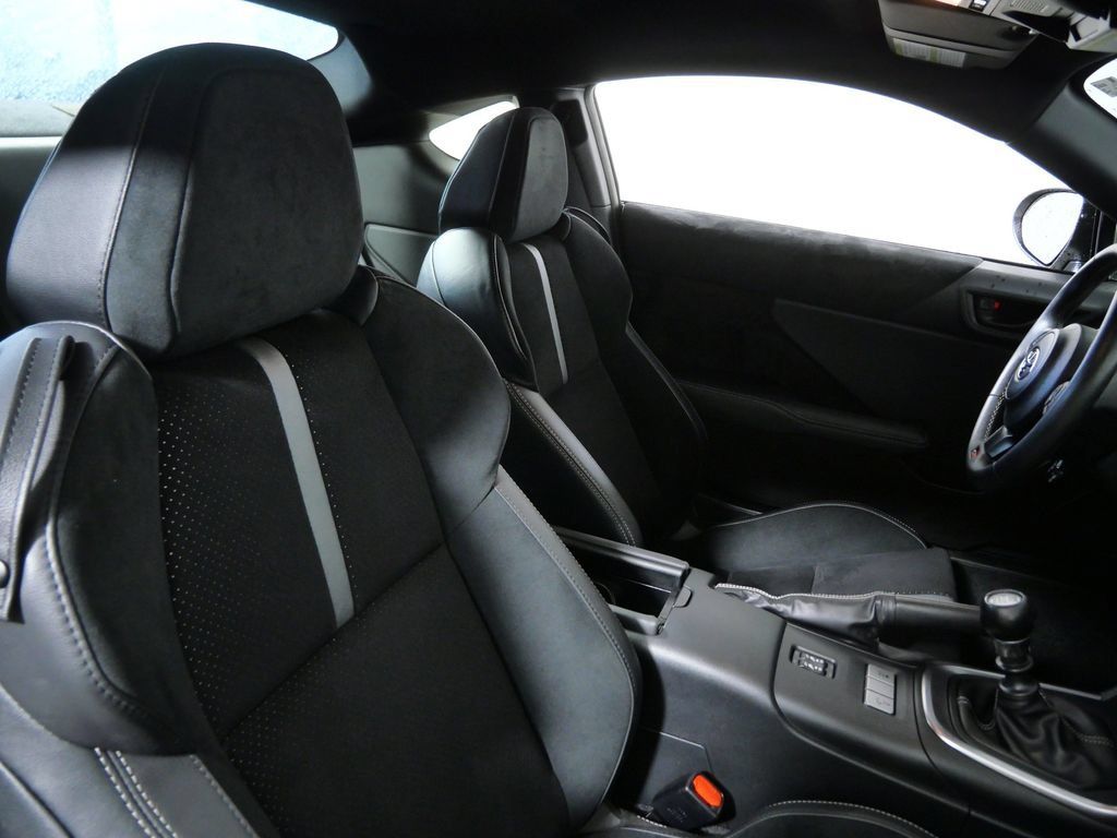 Used 2025 Toyota GR86 Premium w/ ALL Weather Mat Package (TMS) RWD image 11