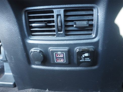 Used 2023 Nissan Titan SV w/ SV Convenience Package image 19