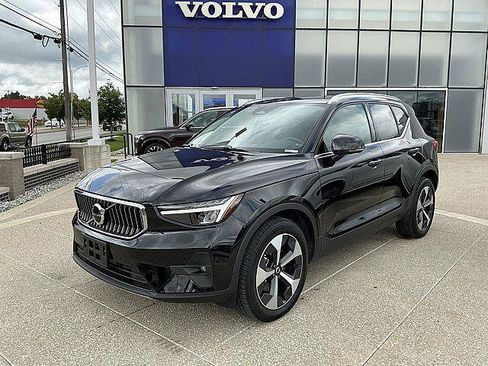 Certified 2023 Volvo XC40 B5 Plus w/ Protection Package Premier AWD/4WD image 3