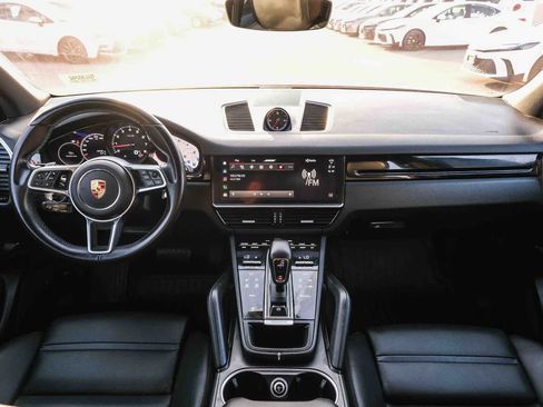 Used 2022 Porsche Cayenne AWD/4WD image 12
