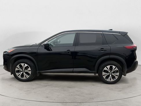 Used 2021 Nissan Rogue SV image 3