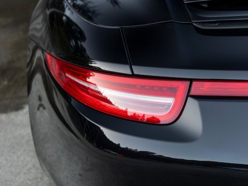 Certified 2014 Porsche 911 Carrera 4S image 14