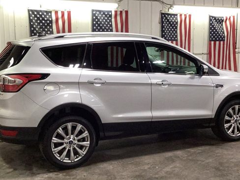 Used 2018 Ford Escape Titanium image 3