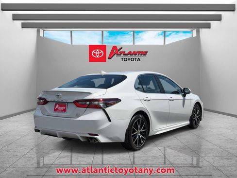 Used 2023 Toyota Camry SE AWD/4WD image 5