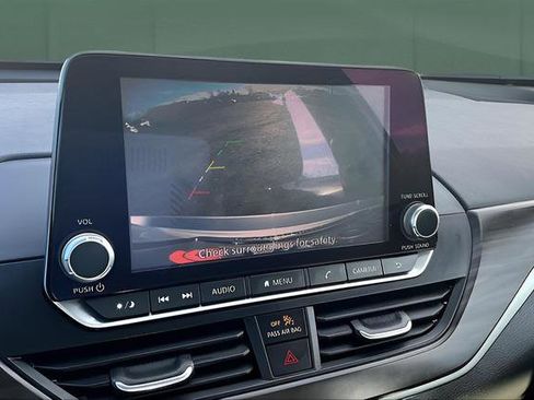 Used 2025 Nissan Altima 2.5 SV image 17