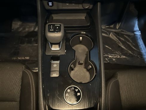 Used 2024 Nissan Rogue SV image 40