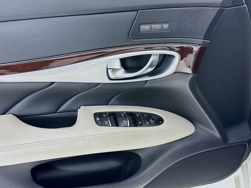 Used 2018 INFINITI Q70 Luxe w/ Sport Package image 19