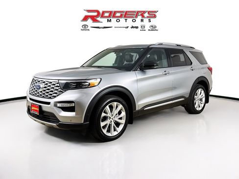 Used 2024 Ford Explorer Platinum w/ Technology Package image 3