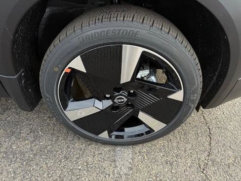 New 2026 Nissan Kicks SR w/ Cold Weather Package image 9