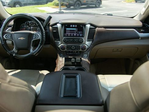 Used 2015 Chevrolet Suburban LT RWD image 31