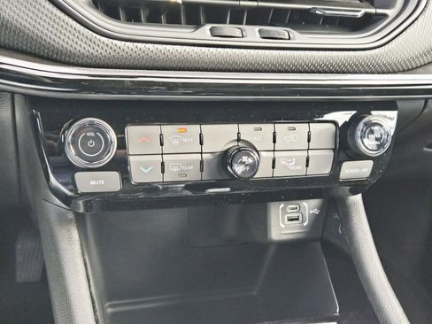 New 2026 Jeep Compass Latitude AWD/4WD image 22