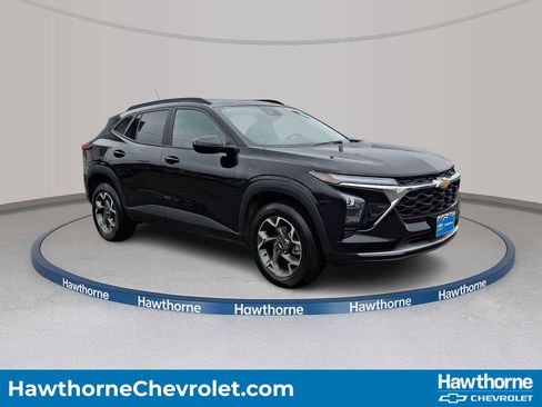 Used 2025 Chevrolet Trax LT w/ Driver Confidence Package image 1