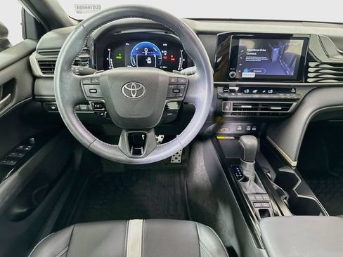 Used 2025 Toyota Camry SE w/ Convenience Package FWD image 23
