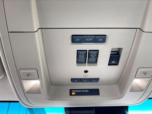 Used 2018 Chevrolet Silverado 1500 High Country image 32