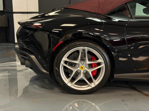 Used 2025 Ferrari Roma Spider RWD image 9
