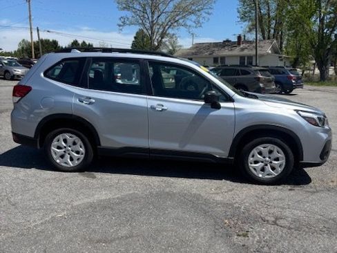 Used 2021 Subaru Forester 2.5i image 4