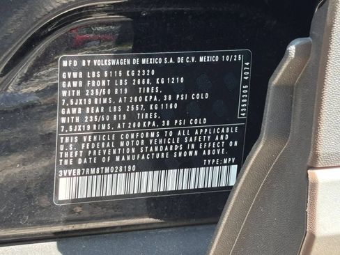 Used 2026 Volkswagen Tiguan SE AWD/4WD image 21