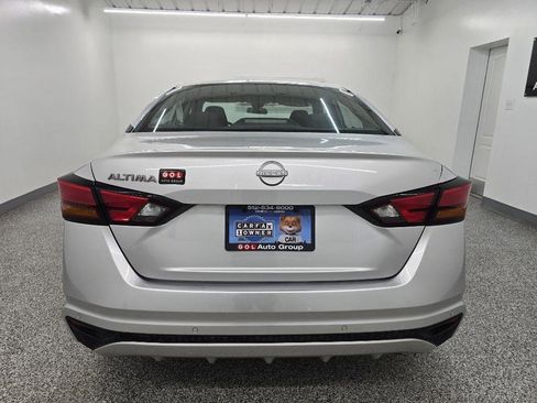 Used 2024 Nissan Altima 2.5 S FWD image 6