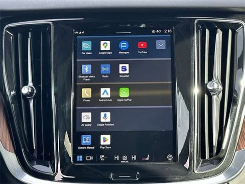 Used 2025 Volvo V60 B5 Cross Country Plus image 14